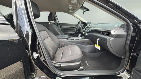 Used 2025 Nissan Altima 2.5 SV image 10