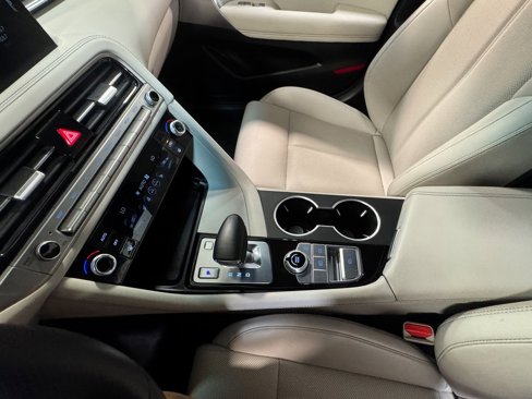 Used 2025 Genesis G70 2.5T image 86