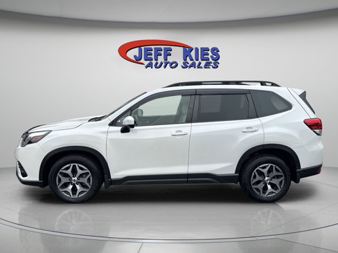 Used 2023 Subaru Forester Premium image 4