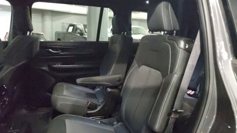 Used 2025 Jeep Grand Cherokee L Laredo image 14