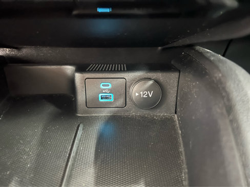 Used 2022 Ford Escape SE w/ SE Sport Appearance Package image 28