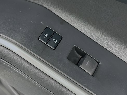 Used 2023 Toyota Highlander XLE image 27