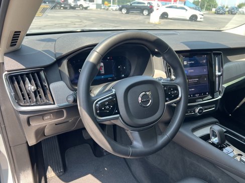 Certified 2025 Volvo V90 B6 Cross Country Plus image 14