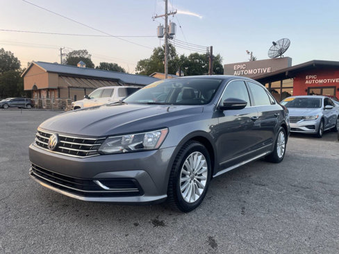 Used 2017 Volkswagen Passat 1.8T SE image 1