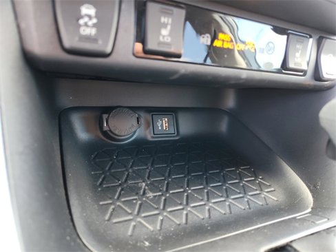 Used 2025 Toyota RAV4 XLE image 26