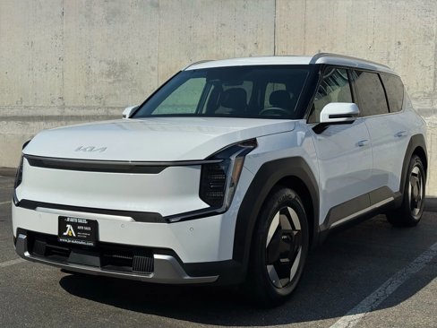 Used 2025 Kia EV9 Wind image 12