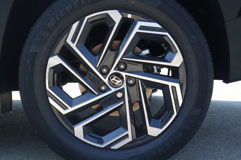 New 2025 Hyundai Tucson Limited image 9