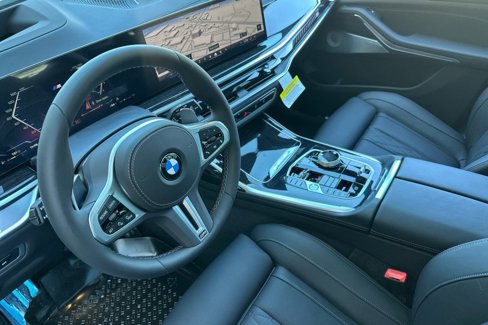 New 2026 BMW X7 M60i image 4