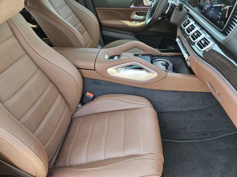 New 2026 Mercedes-Benz GLS 580 4MATIC image 14