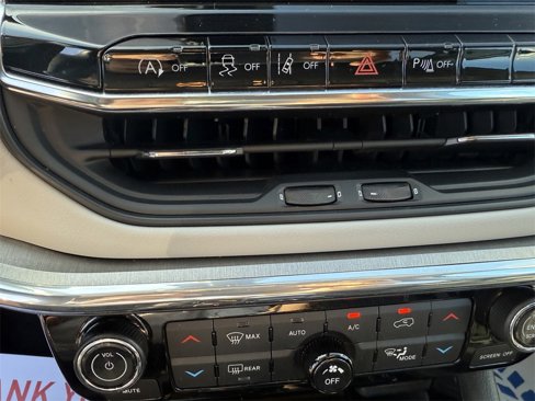 Certified 2022 Jeep Compass Limited image 28