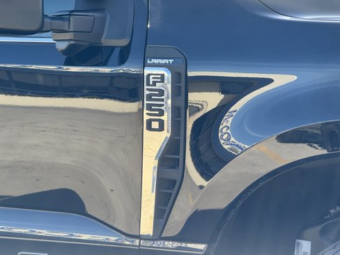 Used 2025 Ford F250 Lariat w/ Chrome Package image 5