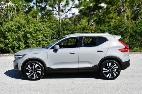 Used 2024 Volvo XC40 B5 Plus image 24