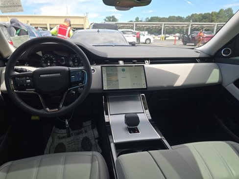 Used 2025 Land Rover Range Rover Evoque S image 4