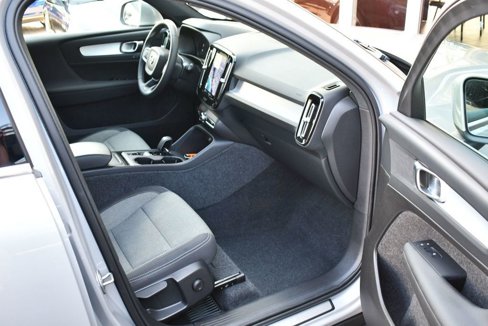 Used 2025 Volvo XC40 B5 Core image 44