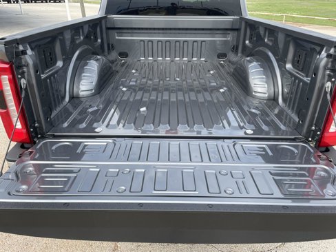 New 2025 Ford F250 Lariat w/ Chrome Package image 30