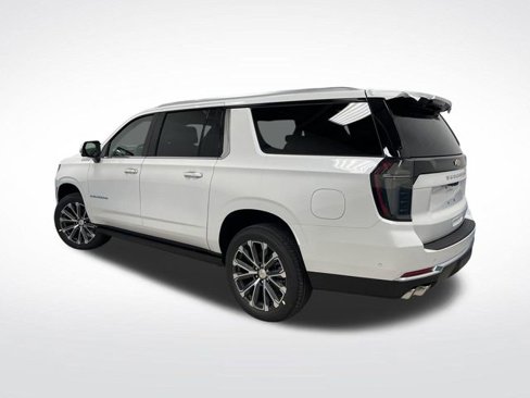 New 2025 Chevrolet Suburban High Country image 3