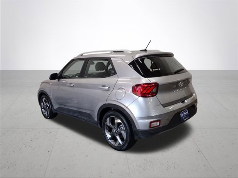 Used 2023 Hyundai Venue SEL image 11