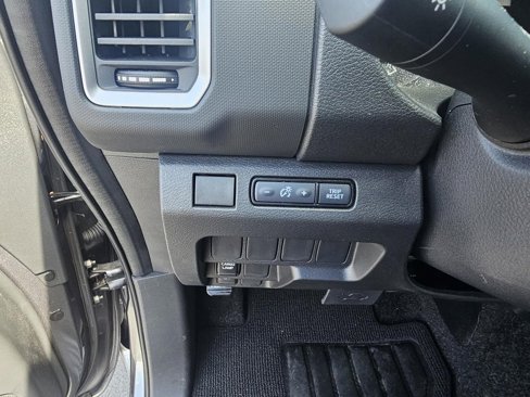 Used 2024 Nissan Frontier SV image 14
