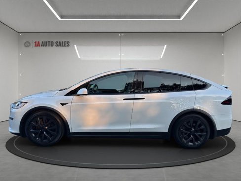 Used 2022 Tesla Model X Plaid image 2