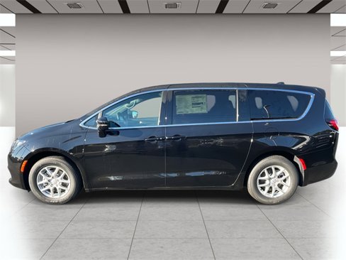 New 2026 Chrysler Voyager LX image 7