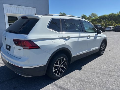Used 2021 Volkswagen Tiguan SE w/ Panoramic Sunroof Package image 5