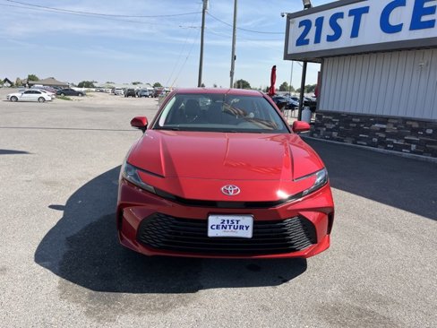 Used 2025 Toyota Camry LE image 2