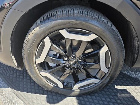 Used 2024 Kia Telluride EX w/ EX Captain's Chair Package image 10