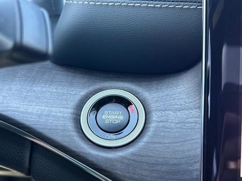 New 2025 Jeep Grand Cherokee Overland w/ Luxury Tech Group IV image 13