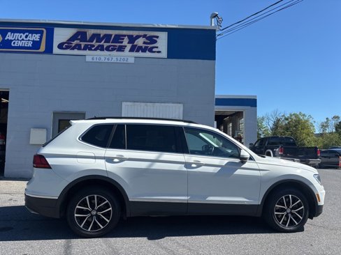Used 2021 Volkswagen Tiguan SE w/ Panoramic Sunroof Package image 6