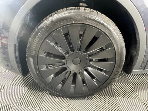 Used 2024 Tesla Model Y 2WD image 16