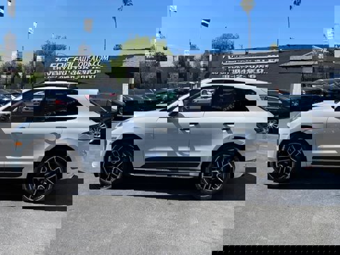Used 2020 Porsche Macan S image 12