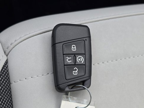 New 2025 Volkswagen Taos SE image 27