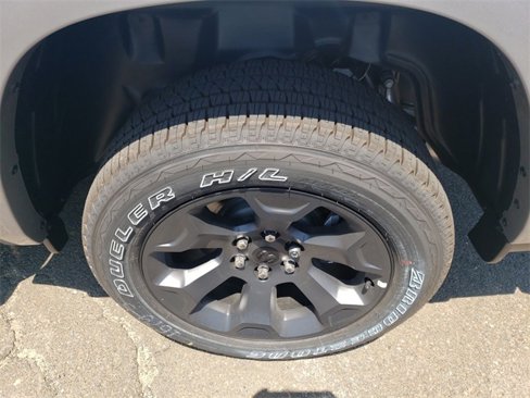 New 2025 RAM 1500 4x4 Crew Cab image 18