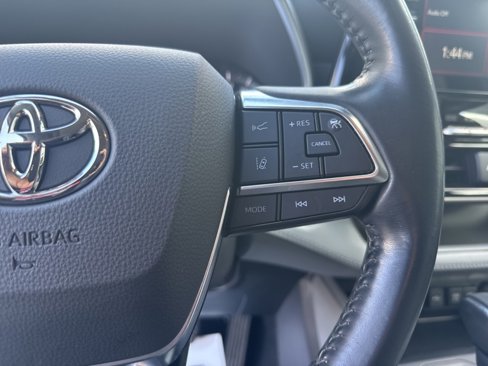 Used 2021 Toyota Highlander XLE image 24