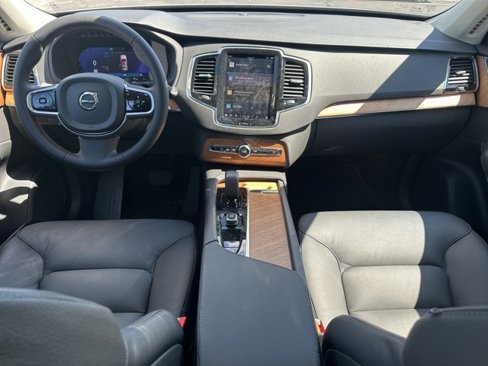 Certified 2025 Volvo XC90 B5 Plus image 4