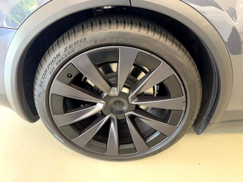 Used 2022 Tesla Model X image 25
