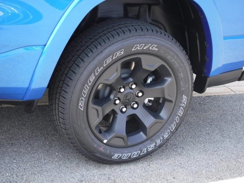 New 2026 RAM 1500 4x4 Crew Cab image 5