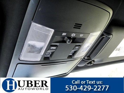 Used 2018 Toyota RAV4 SE image 10