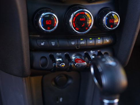 Used 2019 MINI Cooper 2-Door Hardtop image 2