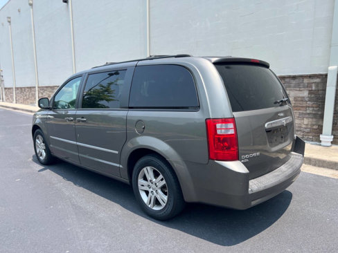 Used 2010 Dodge Grand Caravan Crew w/ Entertainment Group 2 image 25