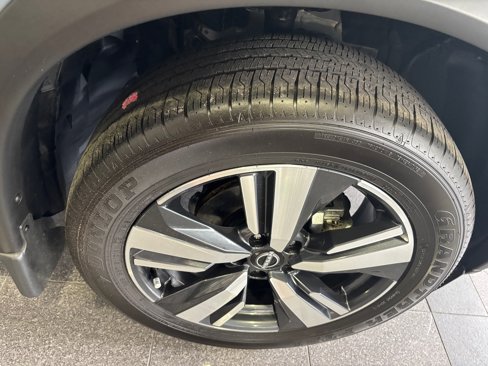 Used 2025 Nissan Rogue SL w/ SL Premium Package image 24