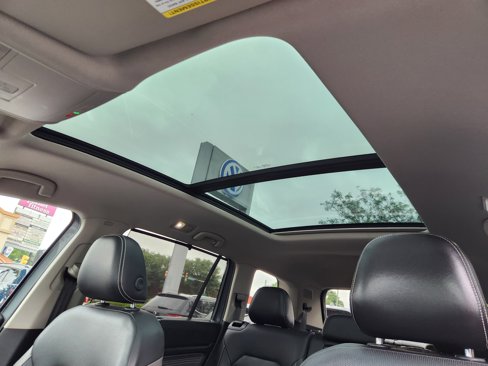 Used 2021 Volkswagen Atlas SEL Premium image 16