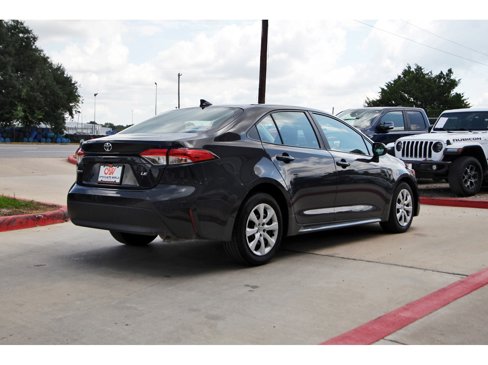 Used 2023 Toyota Corolla LE image 5