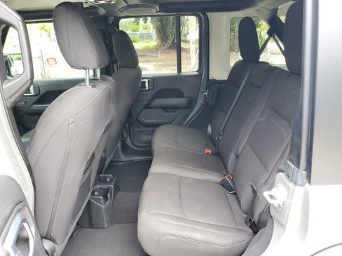 Used 2023 Jeep Wrangler Sahara image 9