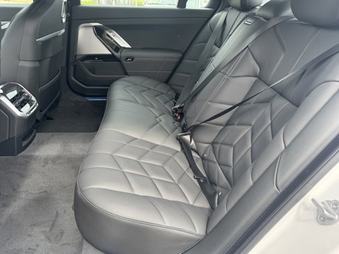 New 2026 BMW 750e xDrive image 29