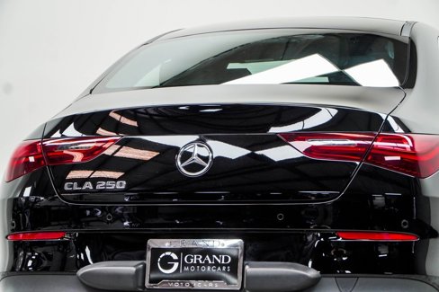 Used 2025 Mercedes-Benz CLA 250 w/ Exclusive Package image 13