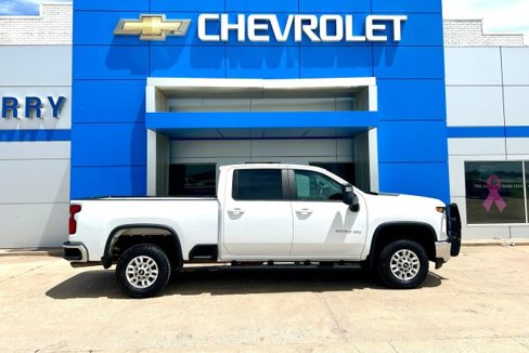 Used 2022 Chevrolet Silverado 2500 LT image 3