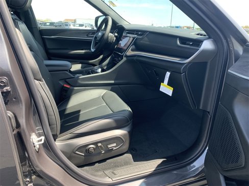 New 2025 Jeep Grand Cherokee L Limited w/ Luxury Tech Group II image 10