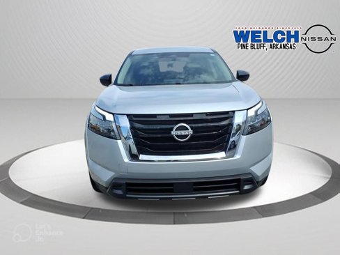 Used 2023 Nissan Pathfinder S image 2