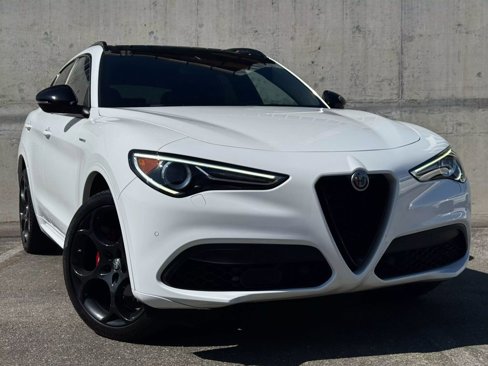 Used 2022 Alfa Romeo Stelvio Veloce image 1